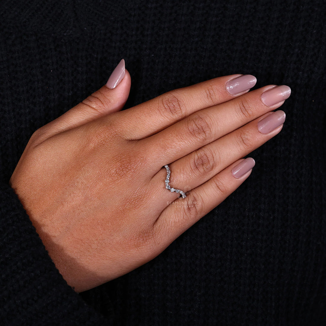 Curved Wedding Band White Gold - Round Diamond