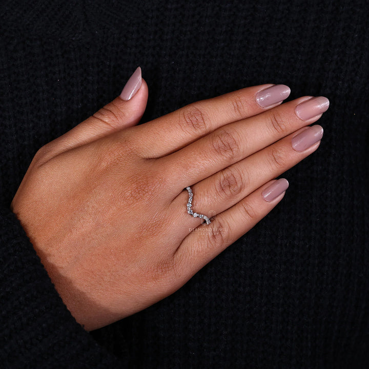 Curved Wedding Band White Gold - Round Diamond