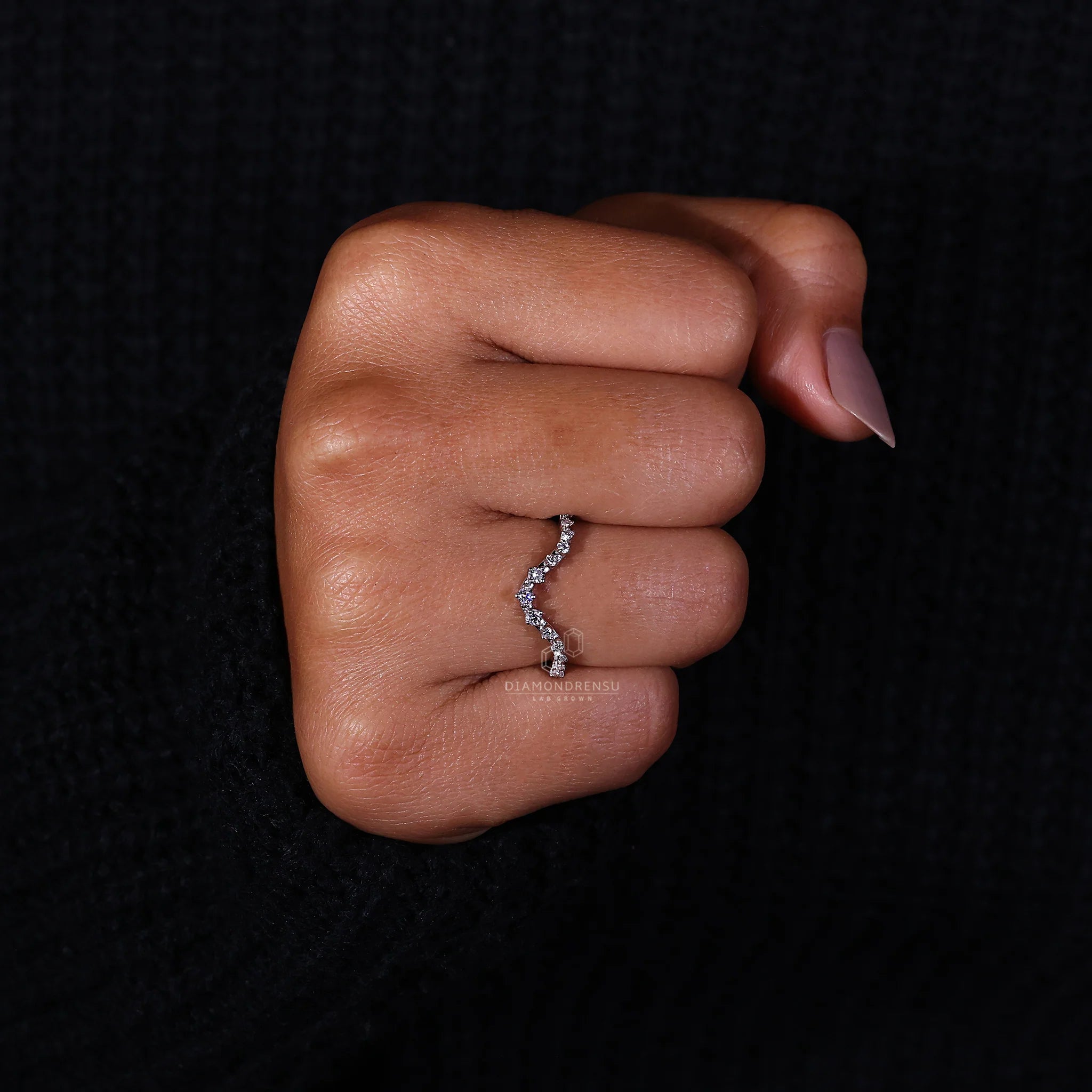 Curved Wedding Band White Gold - Round Diamond