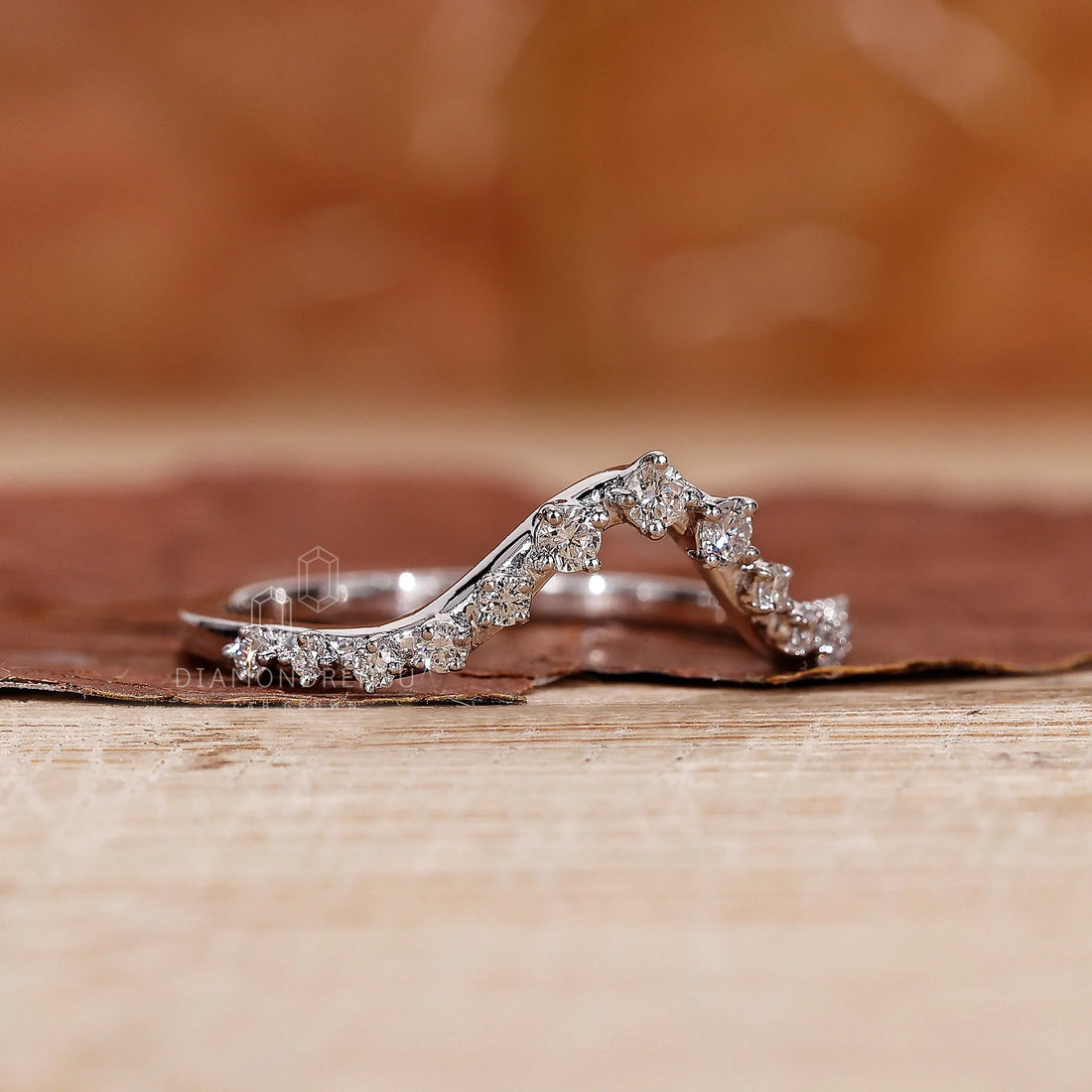 Curved Wedding Band White Gold - Round Diamond