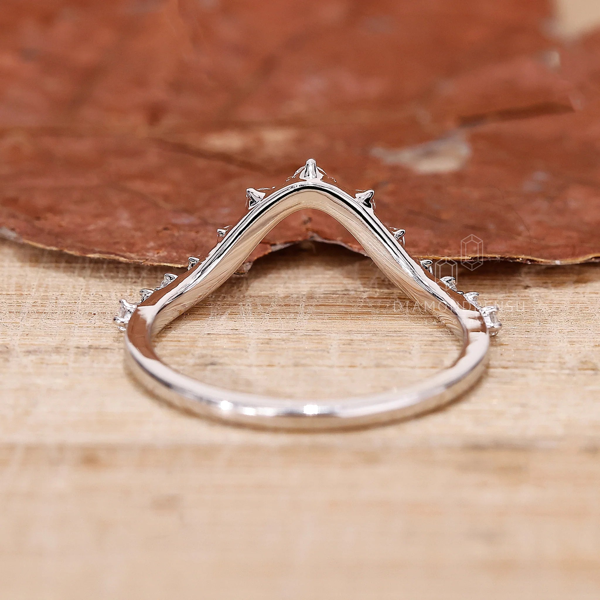 Curved Wedding Band White Gold - Round Diamond