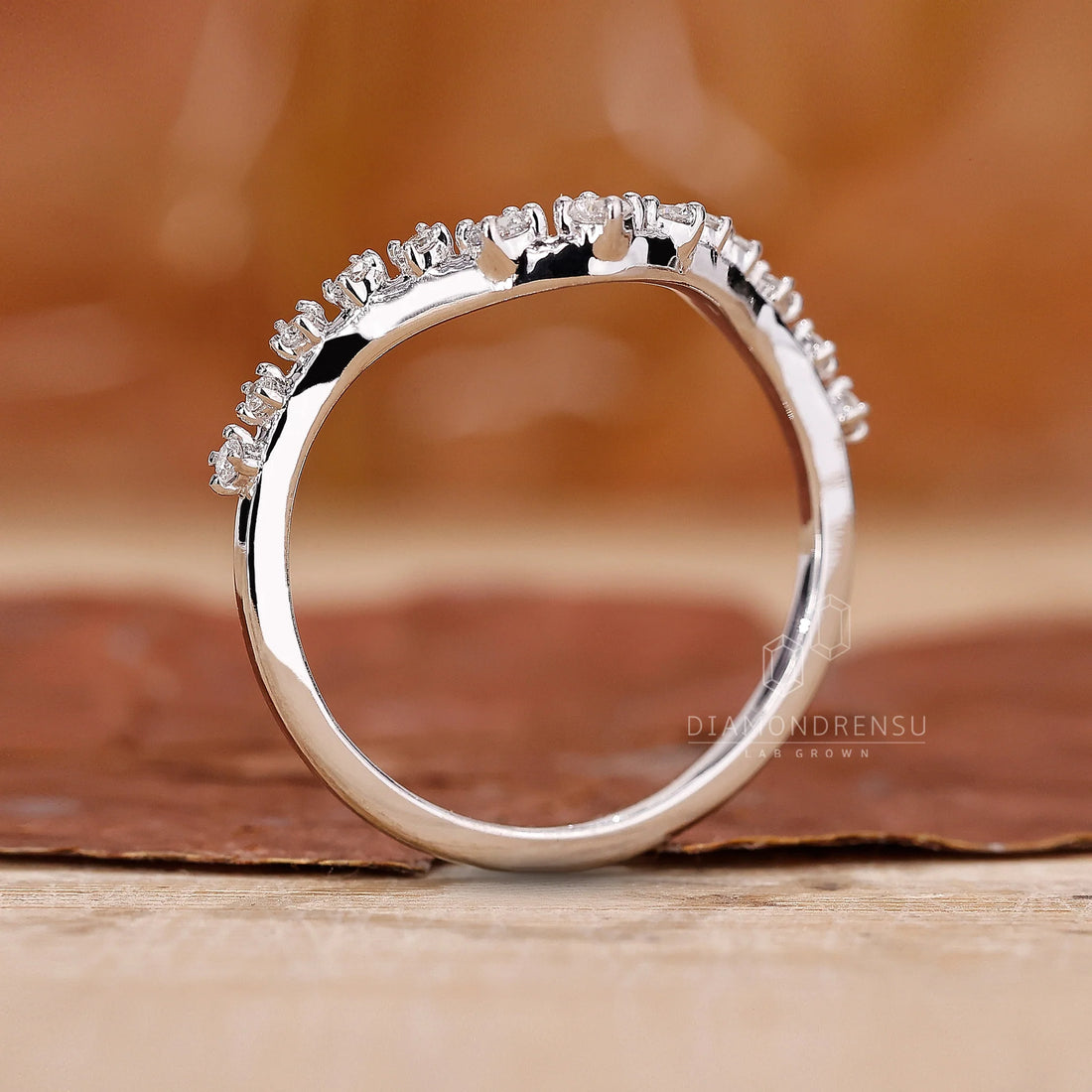 Curved Wedding Band White Gold - Round Diamond