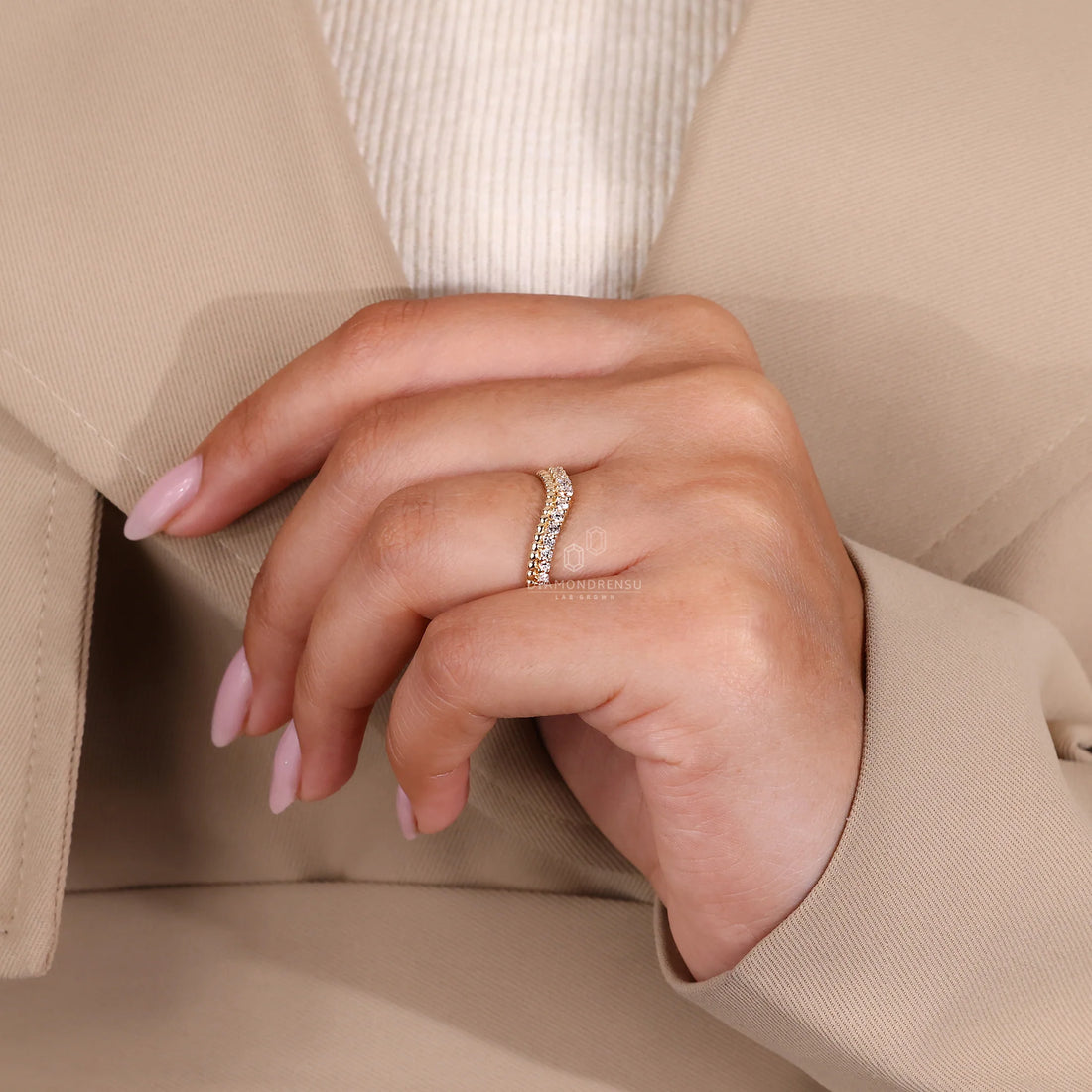 Milgrain Wedding Band in Yellow Gold with Curved Design