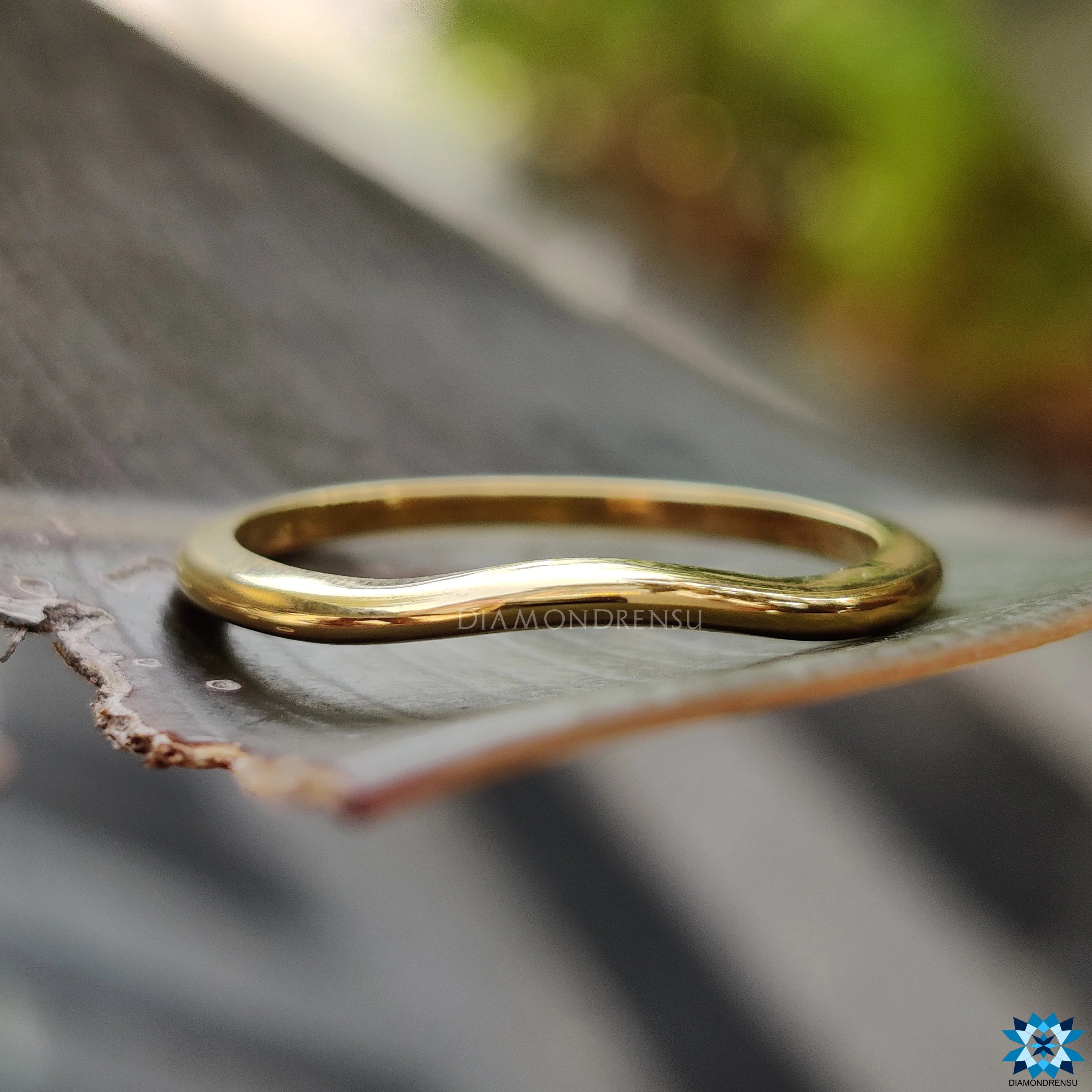 Curved Wedding Band Yellow Gold